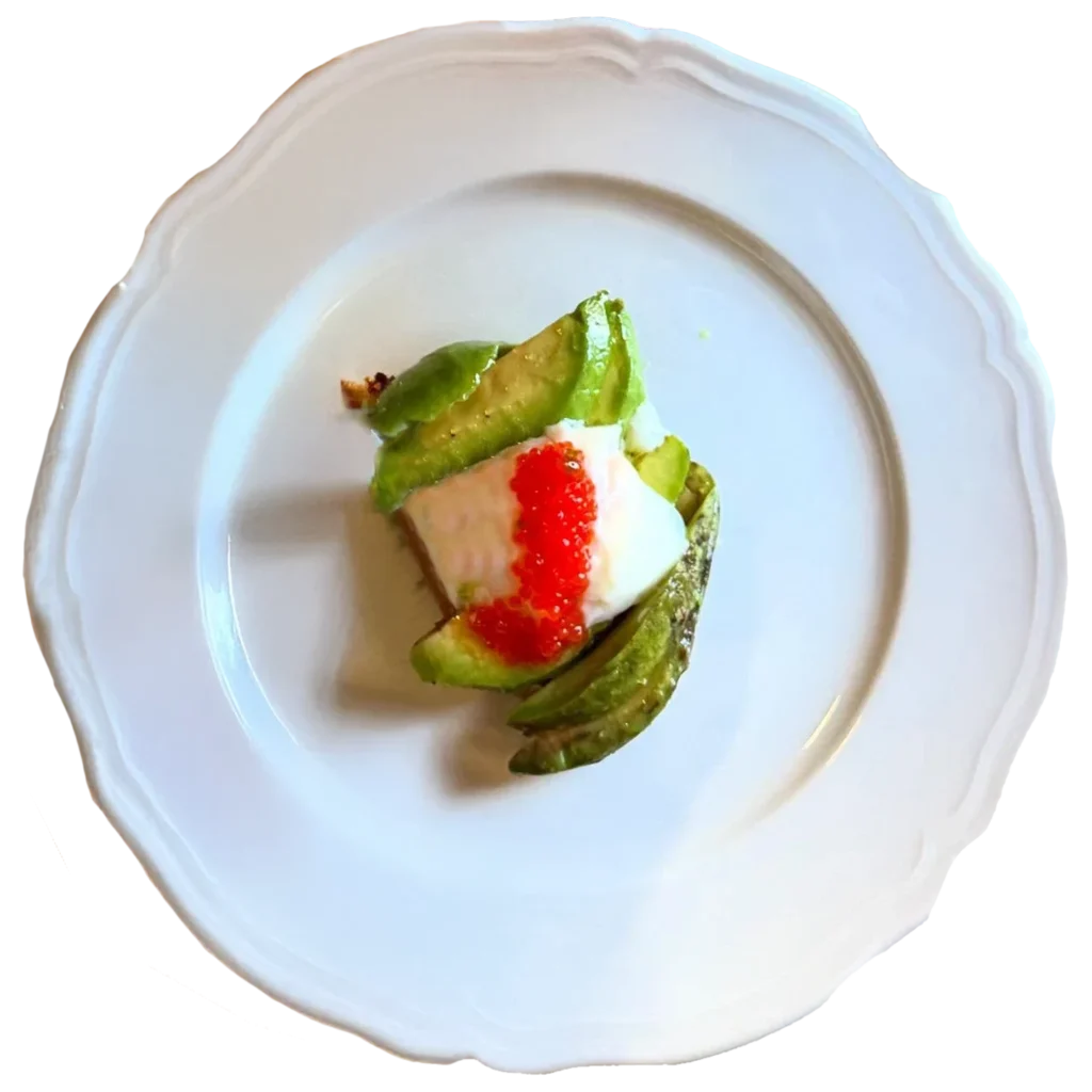 Crostone con avocado, uovo e caviale di salmone da Alcide a Venturina