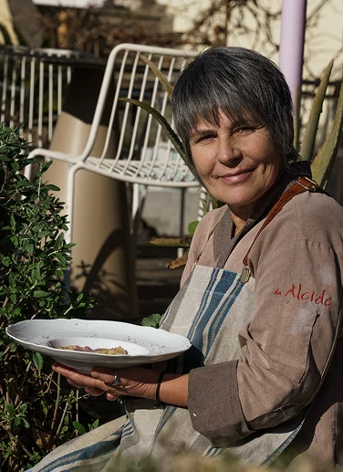 Carmen, lavora in cucina nel ristorante da Alcide, a Venturina