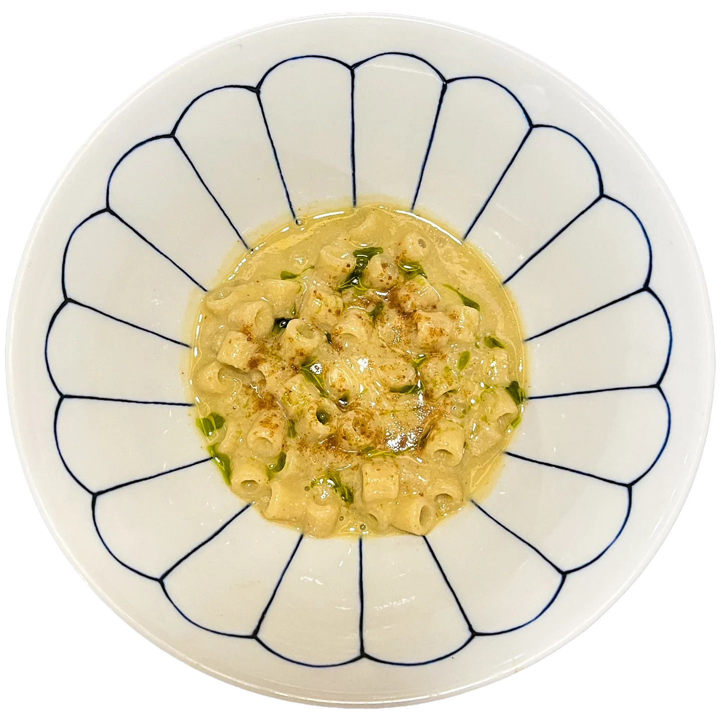 Foto dall'alto del piatto Ditalino con cicale e bottarga di tonno rosso