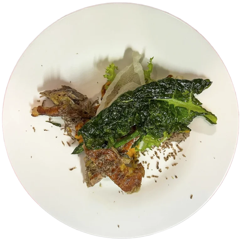 Faraona con purè di carote e erbe di campo.